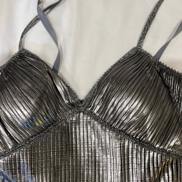 🔥🔥🔥 Marchessa Notte Silver Pleated Dress Gown Size 2 🔥🔥🔥 - Picture 6 of 9